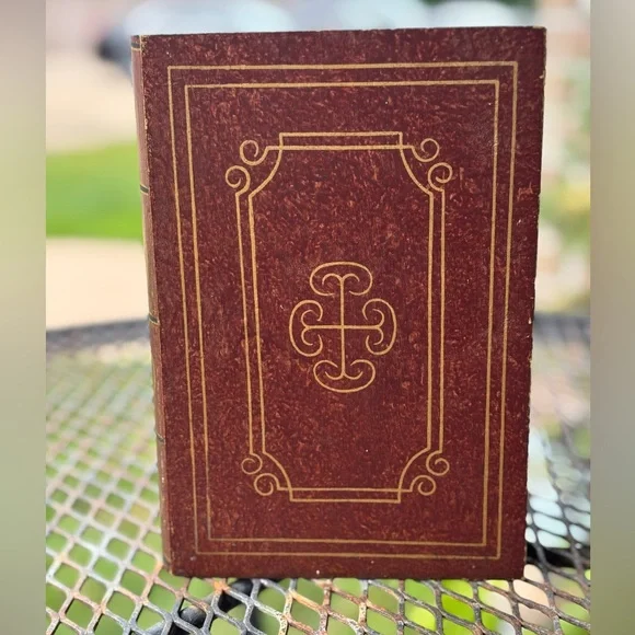 Vintage Decorative faux Book Set in Green and Burgundy - Picture 5 of 10